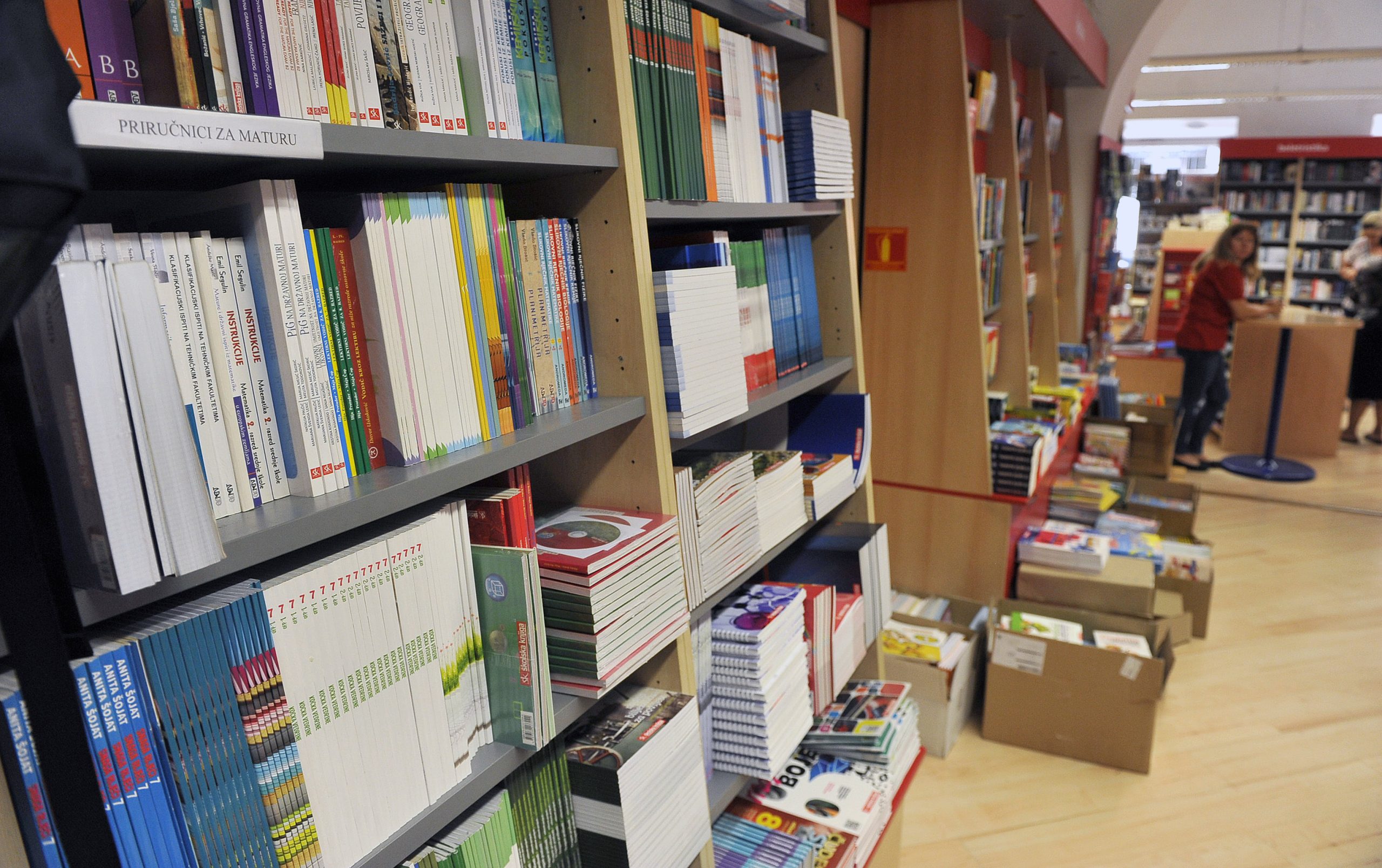 Obavezne udžbenike za osnovnoškolce financirat će država, a nabavu ostalih obrazovnih materijala u dobroj mjeri roditelji / Snimio Roni BRMALJ
