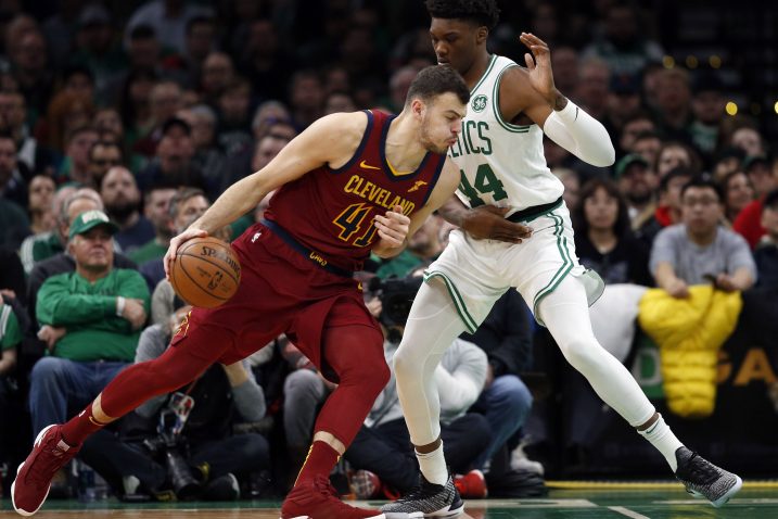 Ante Žilić (Cleveland Cavaliers) i Robert Williams (Boston Celtics)/Foto REUTERS