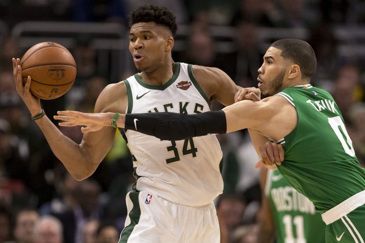 Giannis Antetokounmpo (Milwaukee) i Jayson Tatum (Boston)/Foto REUTERS