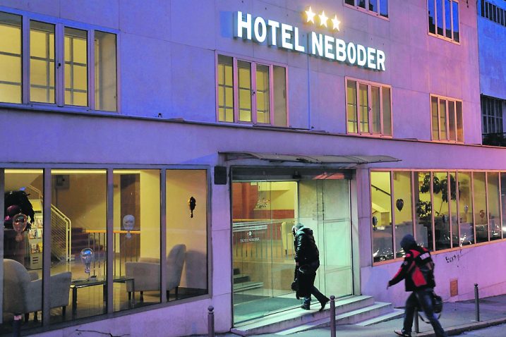 Neboder  – pročelje hotela će s ulazne strane biti u potpunosti ostakljeno / Snimio Damir ŠKOMRLJ