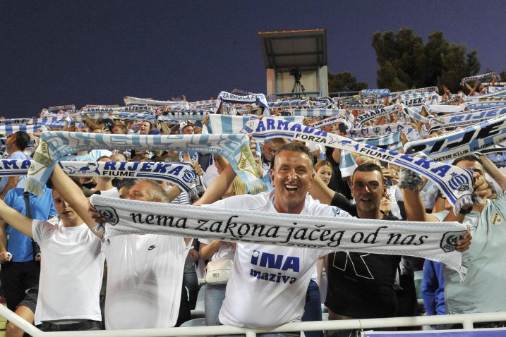 Navijači su jako emotivno doživjeli povratak pod stijene/S. JEŽINA