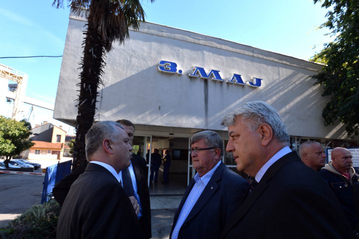 Oštro osudili »treniranje strogoće« Puljana nad riječkim brodogradilištem – Vojko Obersnel i Zlatko Komadina / Snimio Damir ŠKOMRLJ