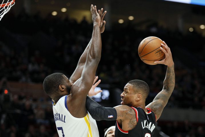 Damian Lillard (PortlandvTB) i Eric Paschall (Golden State Warriors) /Foto REUTERS