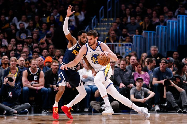 Dragan Bender (Golden State) i Monte Morris (Denver)/Foto REUTERS