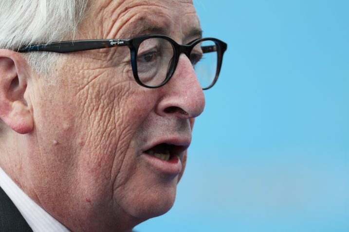 U EK ustvrdili da je prilično neukusno to što neki mediji donose uvredljive napise i naslove, ismijavajući bolove - Jean Claude Juncker / Foto Reuters