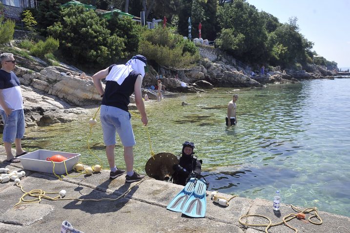 Tradicionalna akcija Kluba podvodnih aktivnosti Kostrena EKO-Kostrena okupila je 250 sudionika koji su čistili kostrensko podmorje i priobalje / Snimio Vedran KARUZA