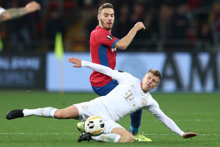 Nikola Vlašić (CSKA) i David Siger (Ferencvaros)/Foto REUTERS