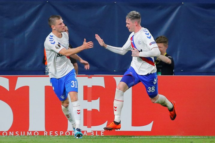 Borna Barišić i Kyle Lafferty (Rangers)/Foto REUTERS