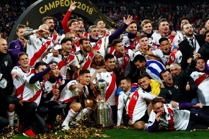 Nogometaši River Plate osvojili su prošle sezone trofej nakon što je uzvrat odigran u Madridu/Foto REUTERS