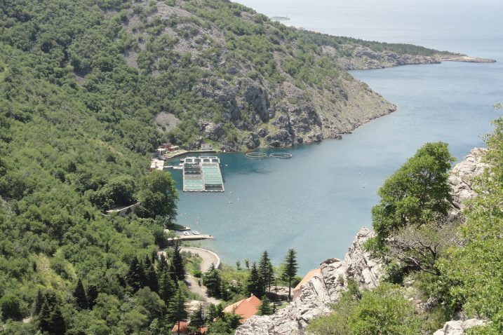 Izvorište vode u uvali Žrnovnica kod Novog Vinodolskog