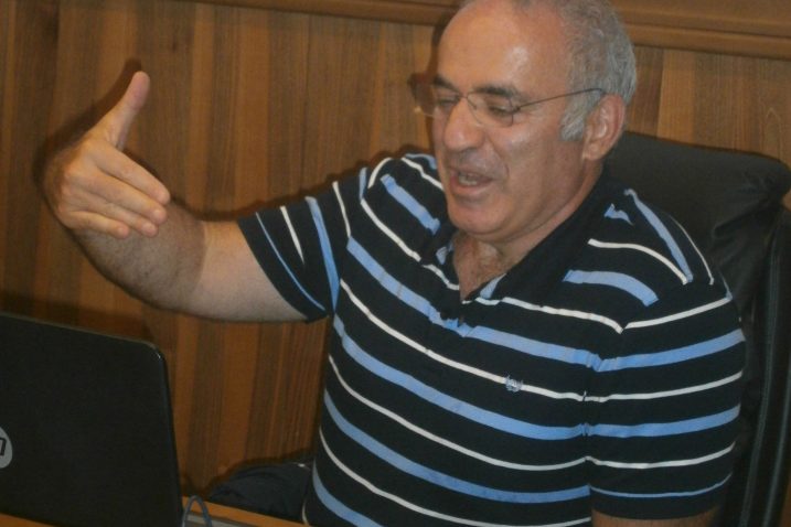 Gari Kasparov kao predavač prvog dana Međunarodnog šahovskog kampa / Snimio Franjo DERANJA