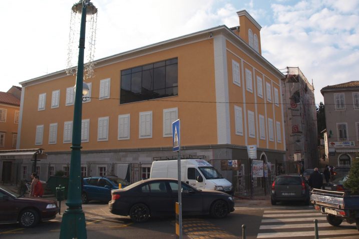 Bivša zgrada Pomorske škole u završnoj fazi obnove, snimljena krajem 2013. godine / Snimio Bojan PURIĆ
