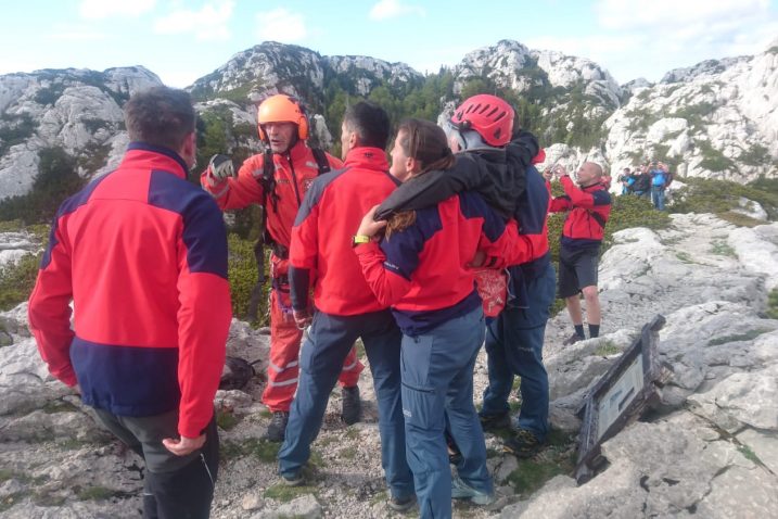 Gospićki HGSS spašava planinarku na Premužićevoj stazi