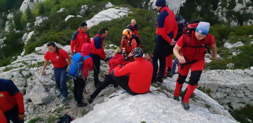 Gospićki HGSS spašava planinarku na Premužićevoj stazi