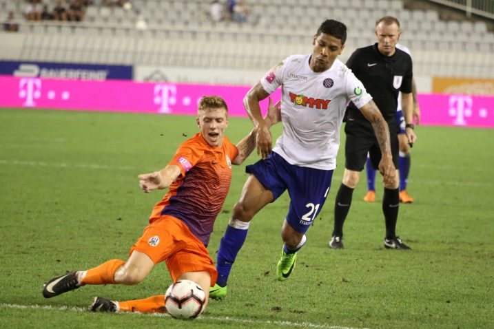 Kristijan Jakić (Lokomotiva) i Jairo da Silva (Hajduk). M.CIKOTIĆ/PIXSELL