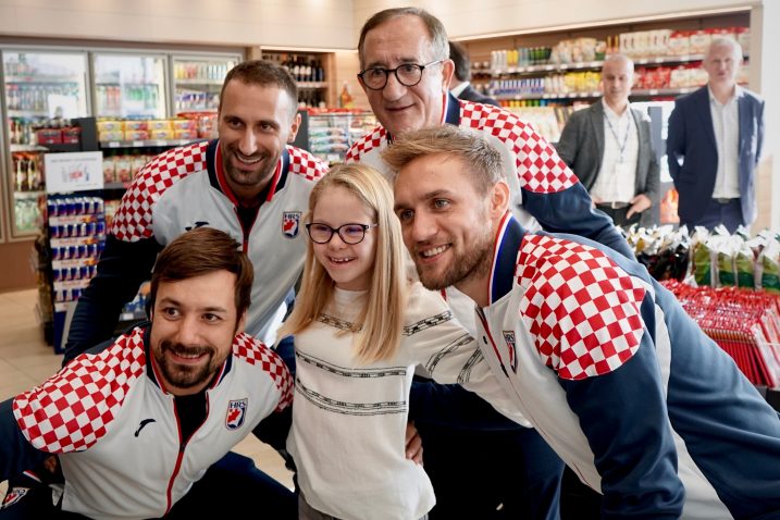 Selfie sa Zlatkom, Igorom, Linom i Lukom/Foto HRS
