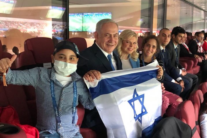 Izraelski premijer s dječakom Alonom u svečanoj loži stadiona Lužnjiki na utakmici Svjetskog prvenstva između Hrvatske i Engleske / Foto Facebook Benjamin Netanyahu