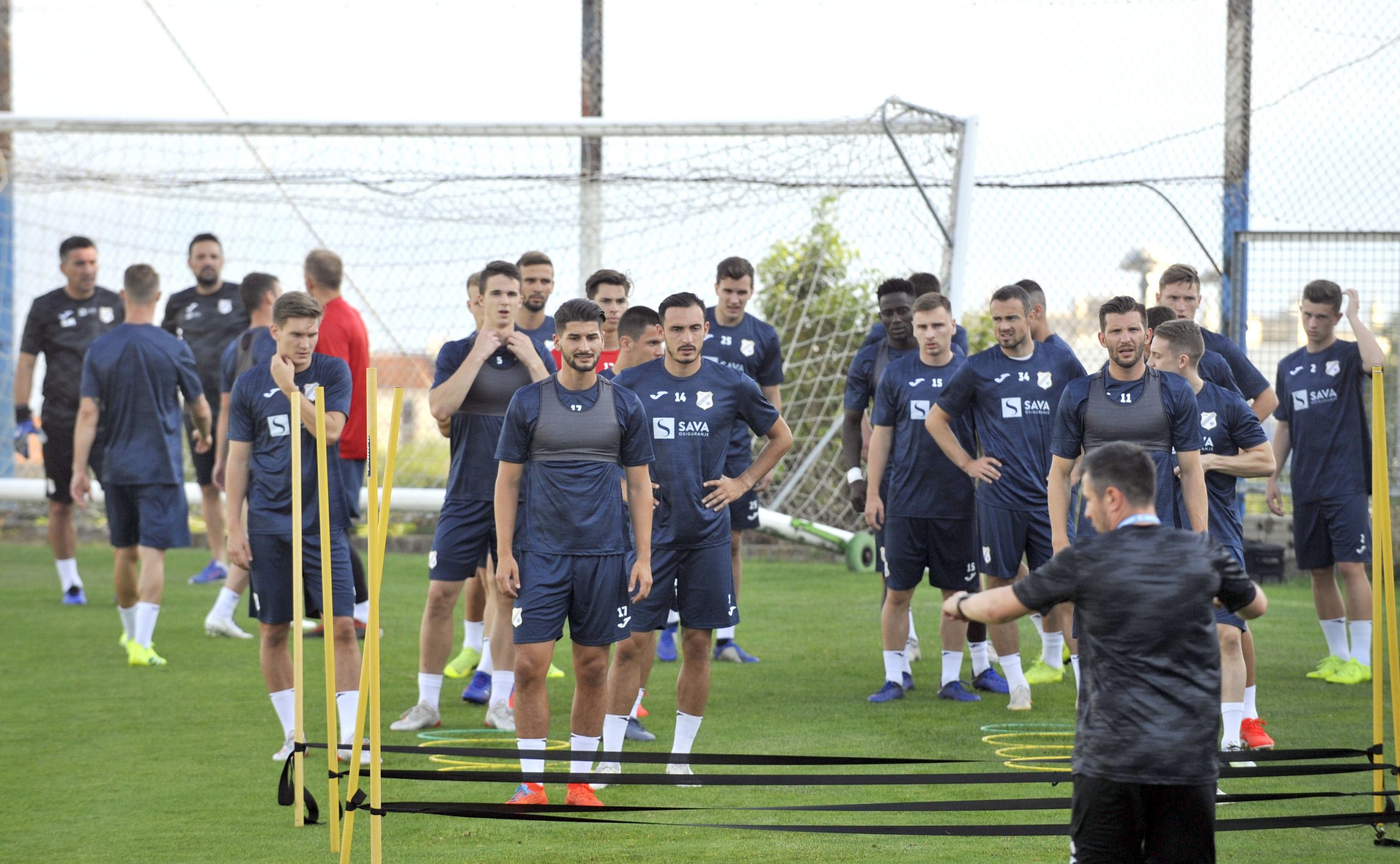 Igrači Rijeke poslijepodnevni trening odradili su na travnjaku koji je nekada koristio Lučki radnik/V. KARUZA