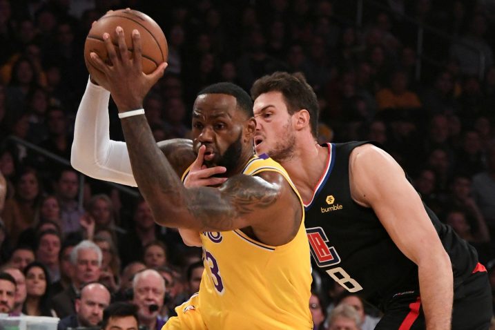 LeBron James (LA Lakers) i Danilo Gallinari (Los Angeles Clippers)/Foto REUTERS