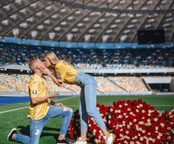 Zinchenko je novinarku zaprosio na kijevskom stadionu/Foto Instagram