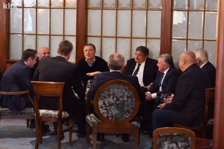 Zdravko Mamić i HNS-ovci za sarajevske ćakule/Foto D. S.Klix.ba