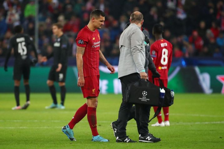 Dejan Lovren morao je biti zamijenjen na utakmici sa Salzburgom/Foto REUTERS