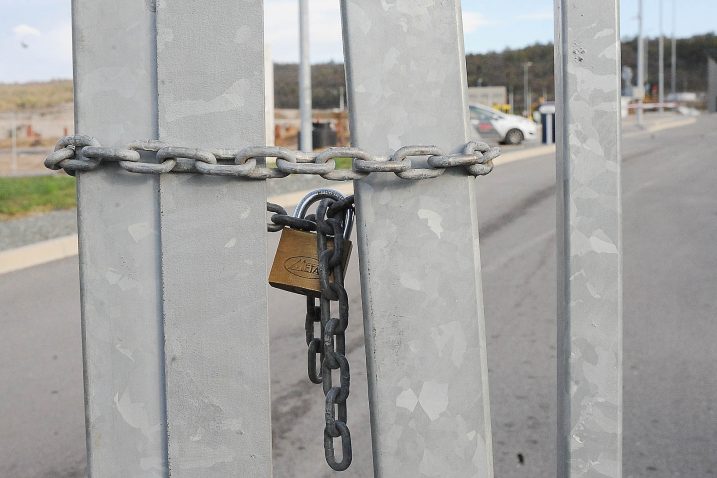 Marišćina je ove subote bila zaključana lokotom, za najavljenog prosvjeda mještana / Foto Sergej Drechsler