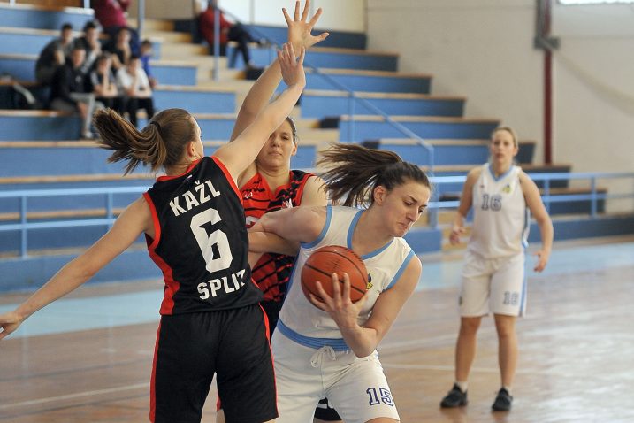 Katarina Trehub (FSV) i Nela Ljubić (A. Žana Lelas)/ V. KARUZA