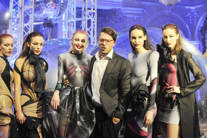 Juraj Zigman sa svojim modelima, snimio Sergej Drechsler