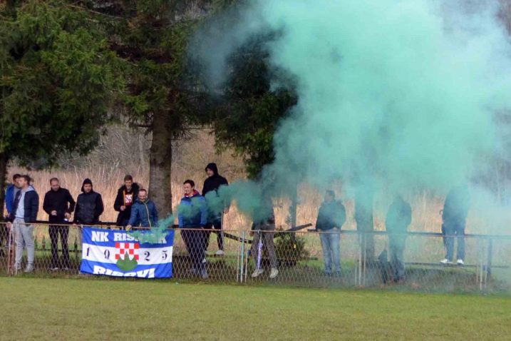 Navijači Risnjaka nisu imali razloga za zadovoljstvo konačnim ishodom/Foto M. KRMPOTIĆ