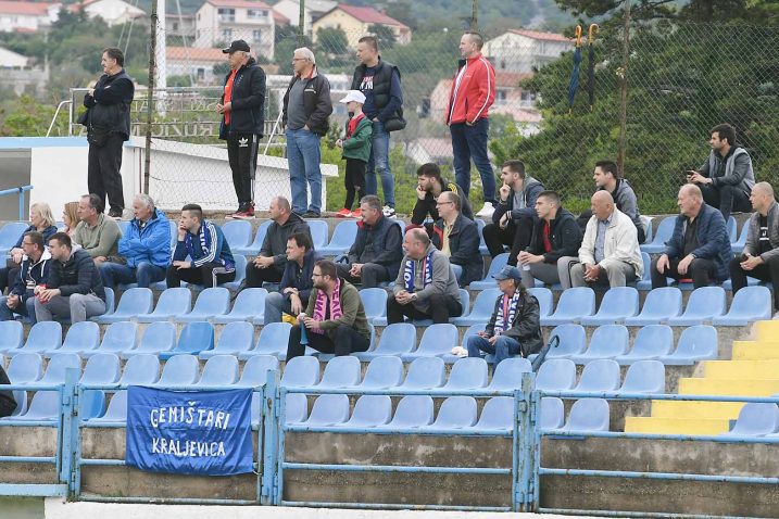 Navijači su na Oštru vidjeli zanimljiv dvoboj i pobjedu domaćina/I. TOMIĆ