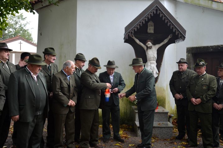 Delegacija lovačkog društva Srndać Permani  / Snimio Damir ŠKOMRLJ