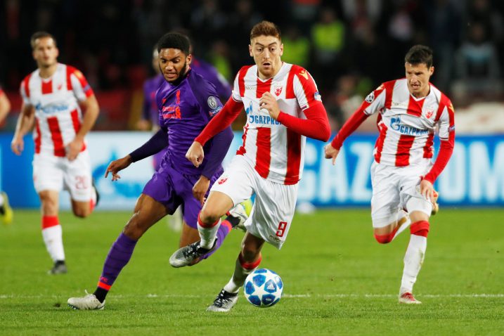 Milan Pavkov (C. zvezda) i Joe Gomez  (Liverpool)/Foto REUTERS