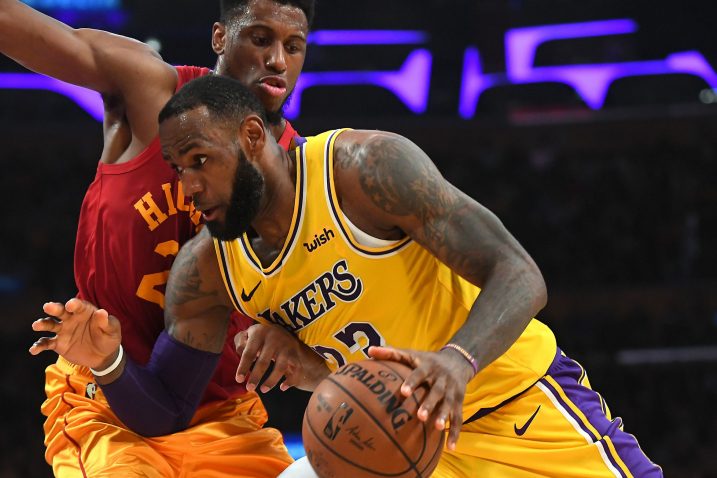 LeBron James (LA Lakers) i Thaddeus Young (Indiana Pacers)/Foto REUTERS
