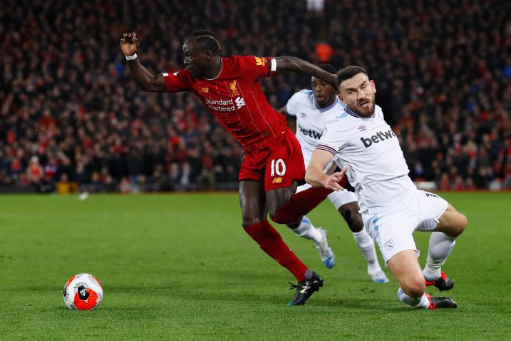 Sadio Mane (Liverpool) i Robert Snodgrass (West Ham)/Foto REUTERS