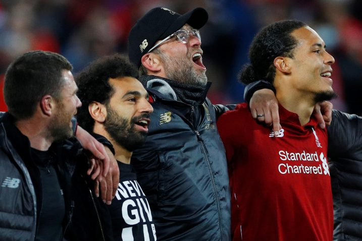 Jurgen Klopp između Mo Salaha i Virgila van Dijka/Foto REUTERS