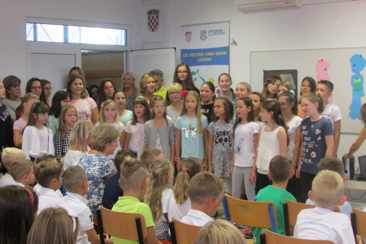 Svečanost za prvašiće u školi u Lovranu  / Snimila Marina KIRIGIN