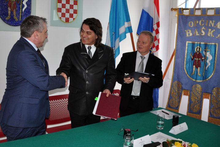 Predrag Štromar, Toni Juranić i Slavko Čukelj nakon potpisivanja ugovora/ Foto: M.Trinajstić