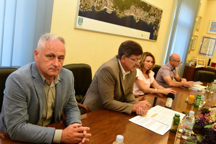 Uvažavamo nove političke okolnosti, odnosno činjenicu da su se promijenili uvjeti financiranja za talijansku manjinu, tako da Zajednica Talijana ne može ispoštovati svoje ugovorne obaveze, rekao je Dujmić / Snimio Marin ANIČIĆ
