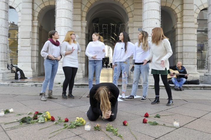 Šest glumica izgovaralo je potresne rečenice koje je žrtvama uputila okolina/Foto V. KARUZA