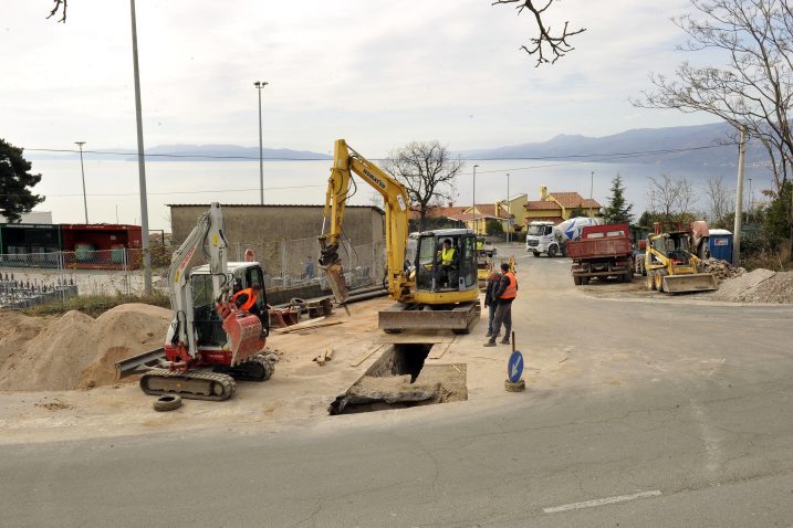 Radi se na prometnici u dužini od 100 metara / Snimio Silvano JEŽINA