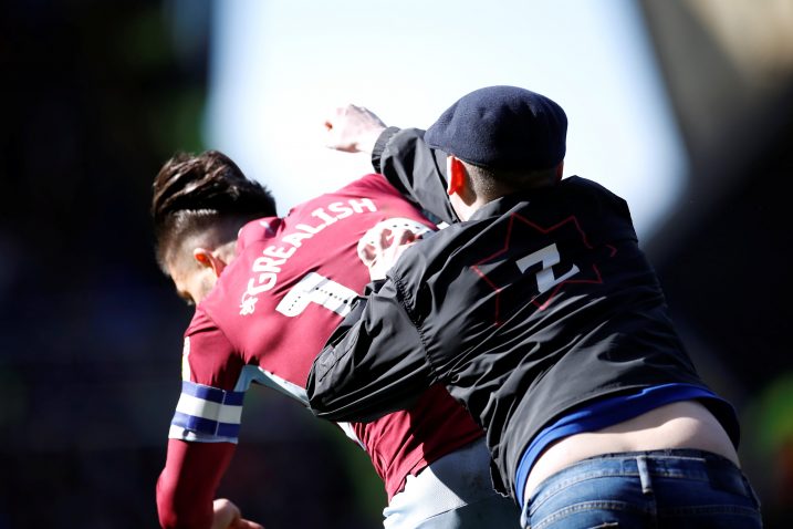 Jack Grealish, kapetan Aston Ville, nije vidio napadača/Foto REUTERS