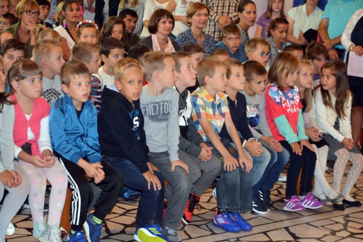Prošlogodišnji delnički prvašići danas će pozdraviti svoje nasljednike na priredbi  / Snimio Marinko KRMPOTIĆ