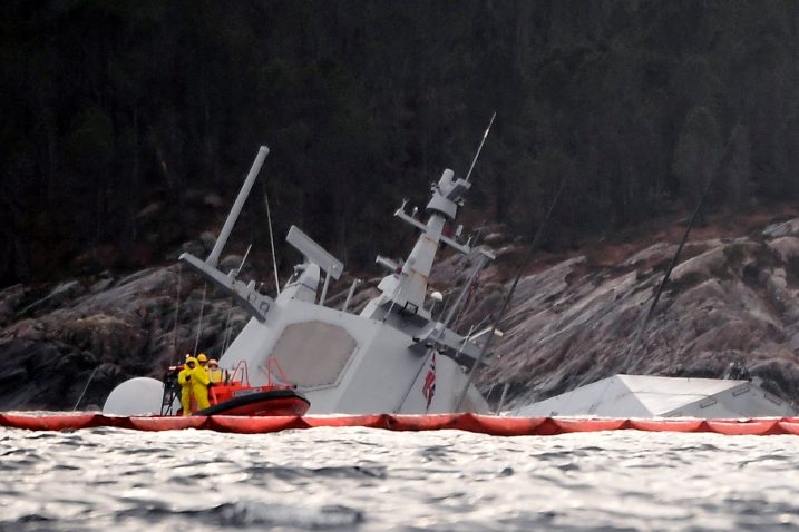 Još samo nadgrađe fregate Helge Ingstad je iznad površine/Foto REUTERS