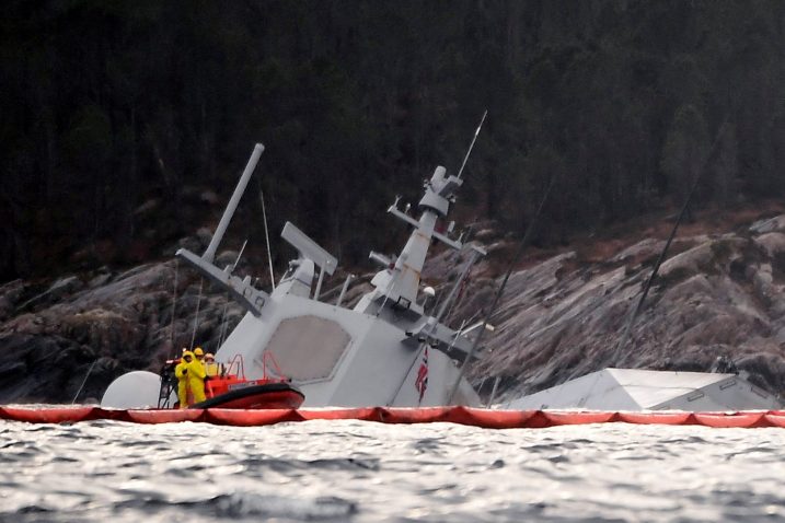 Još samo nadgrađe fregate Helge Ingstad je iznad površine/Foto REUTERS