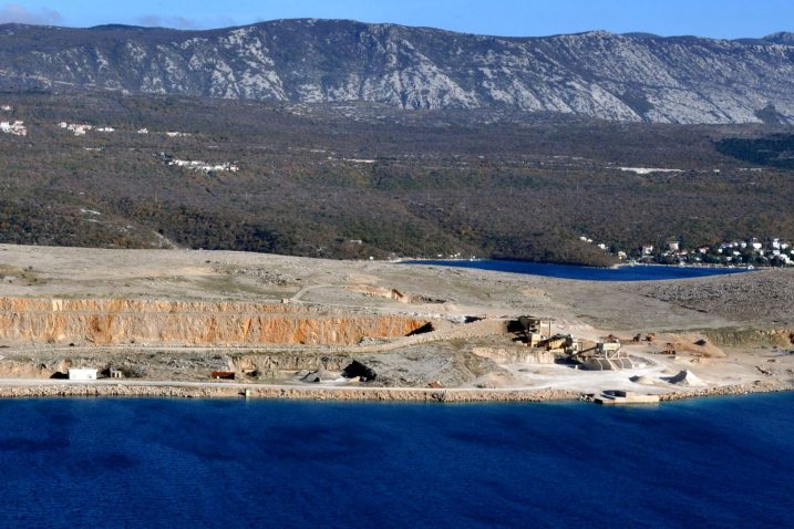 Ministarstvo je prošle godine »Tihi« Šilo izdalo odobrenje o 10-godišnjoj koncesiji na značajno proširenoj zoni eksploatacijskog polja, a sud je sad ukinuo / Foto M. TRINAJSTIĆ