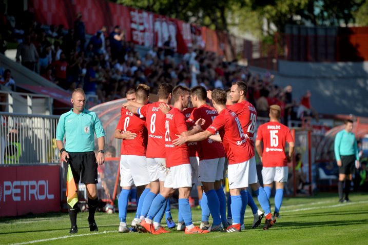 Krimejčani su burno proslavili pobjedu nad Šibenčanima/Foto D. ŠKOMRLJ