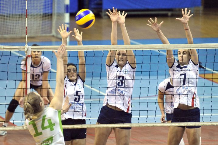 Sara Barać, Astrid Popić i Natalia Tomić u bloku/V. KARUZA