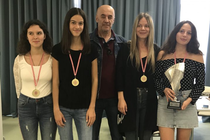 Katarina Bogdanić, Lara Desnica, Ivan Mandekić. Sandra Đukić i Ena Cvitan