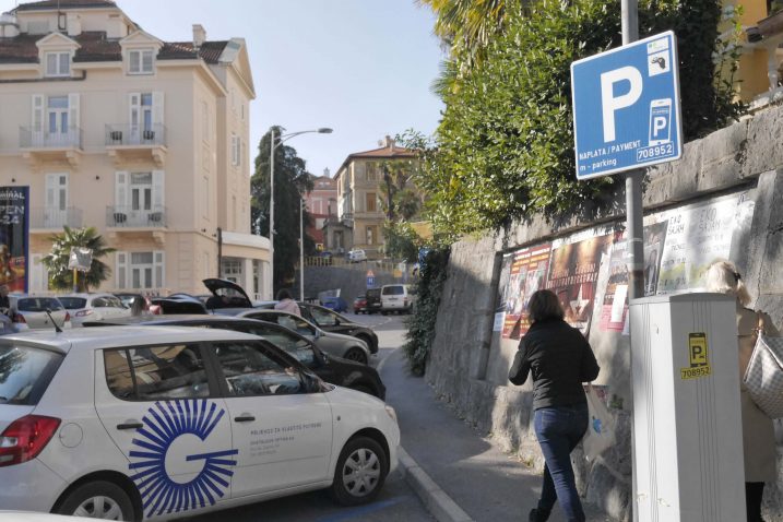 Opatija 21 će kupiti osam novih aparata za naplatu parkiranja, čime papirići za potvrdu naplate odlaze u povijest / Snimio Marin ANIČIĆ